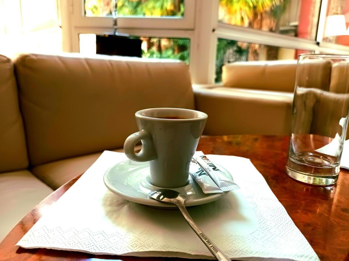 Hotel Jeanne D'Arc Lourdes Eksteriør billede